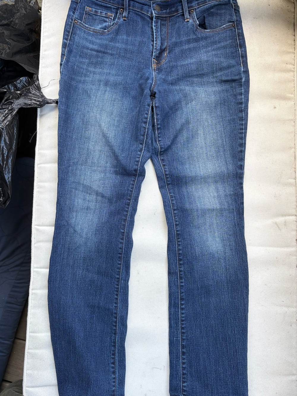 Old Navy Women's Straight Leg Jeans in Medium Blue